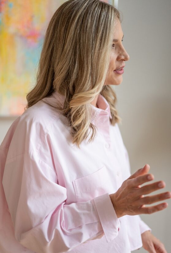 Dr. Anna Funk in ihrer Praxis